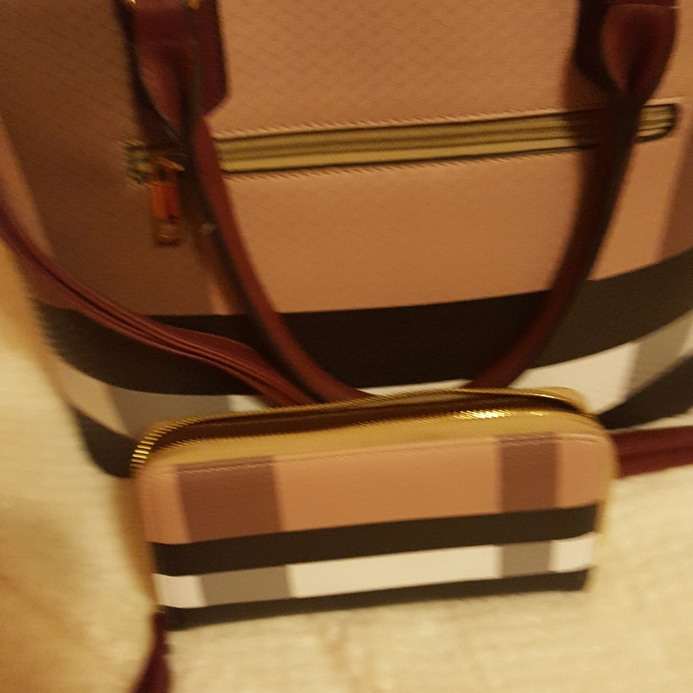 Multicolored Checkered Handbag. - Picture 3 of 8